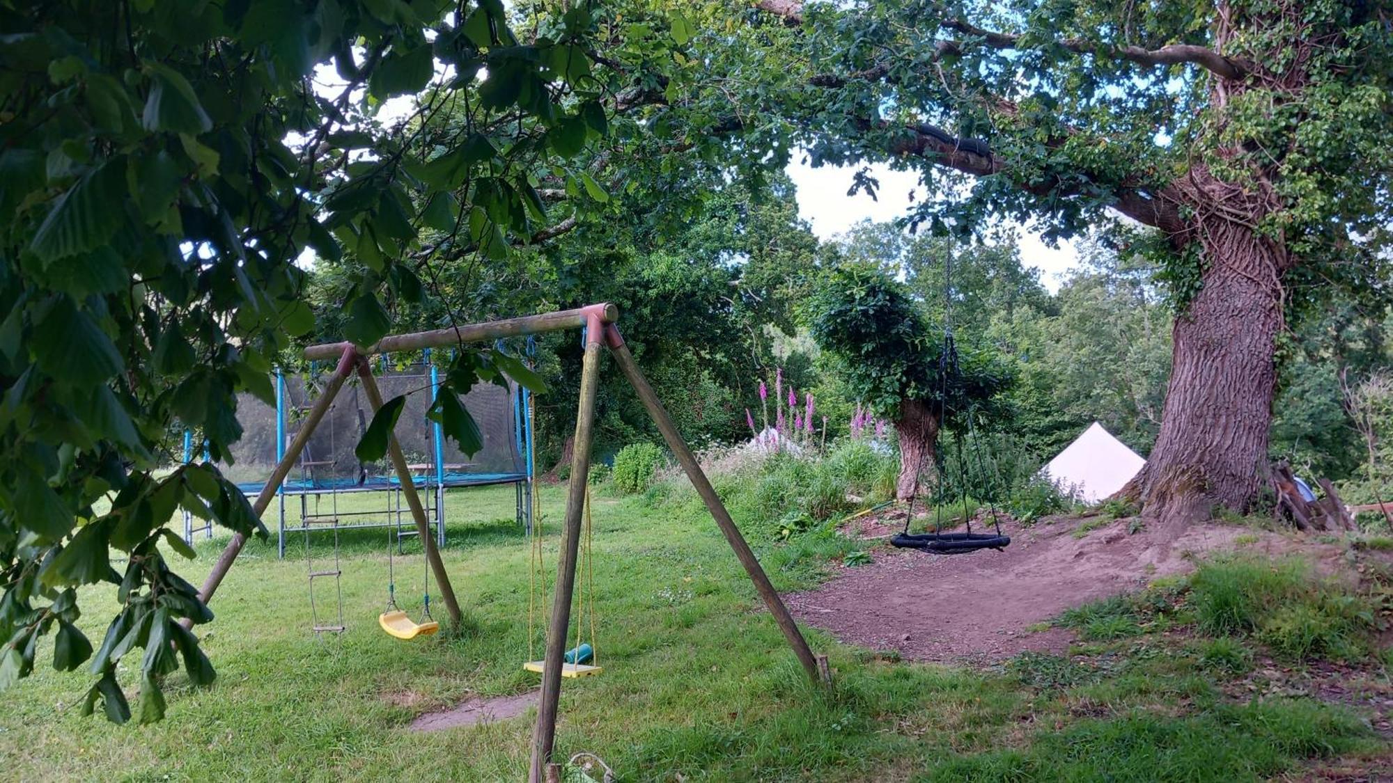 Tente Insolite En Pleine Nature Treduder Extérieur photo